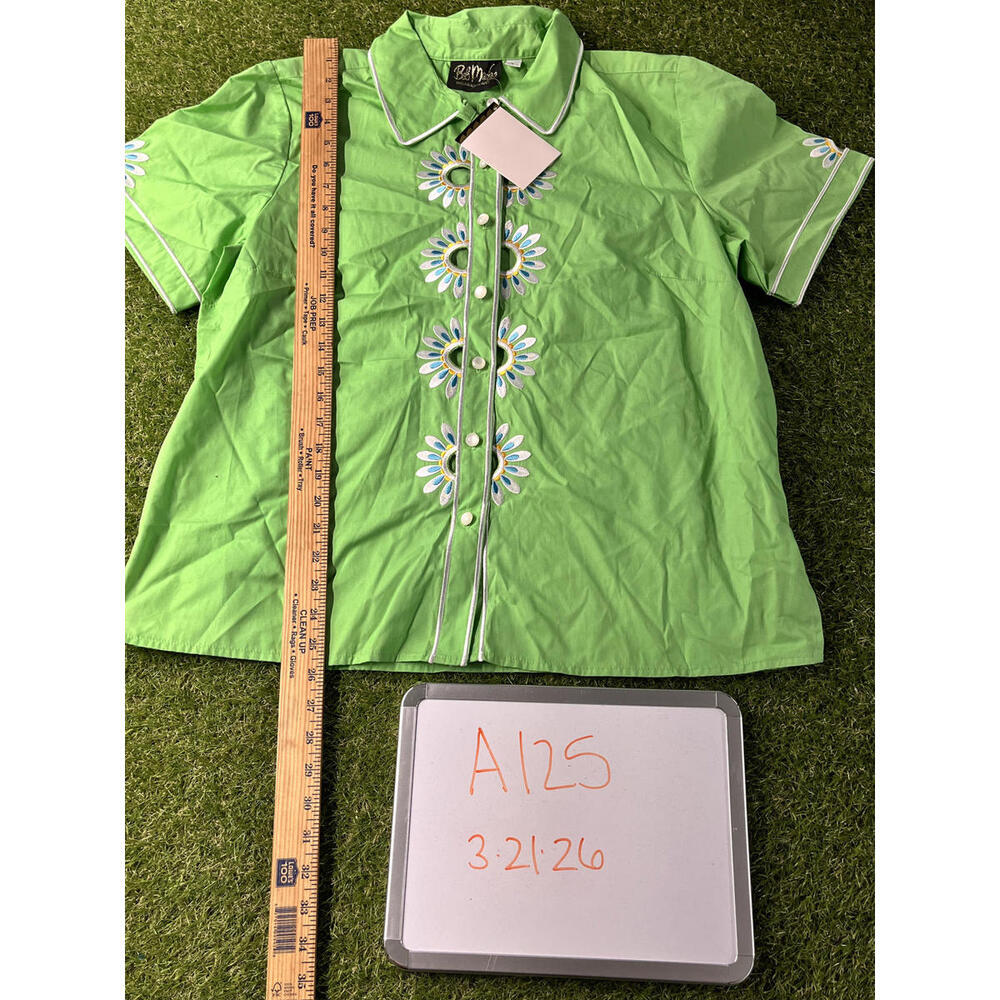 Bob Mackie ARt 2 Wear Green Short Sleeve Button-Up Shirt with Daisy Embroidery
